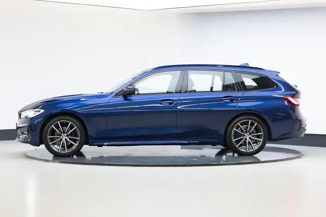 BMW 3 Series view 25