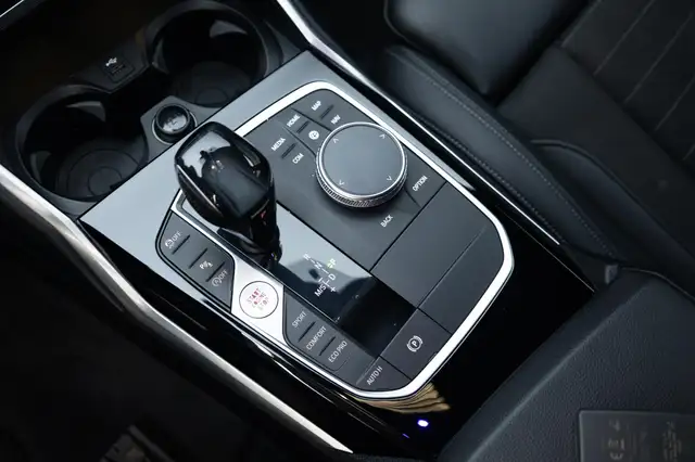 BMW 3 Series view 10