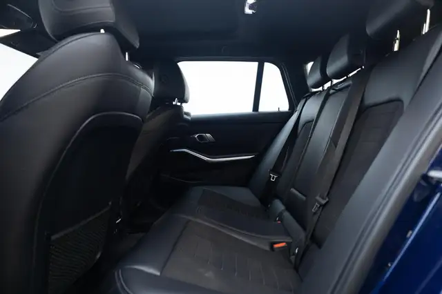 BMW 3 Series view 8
