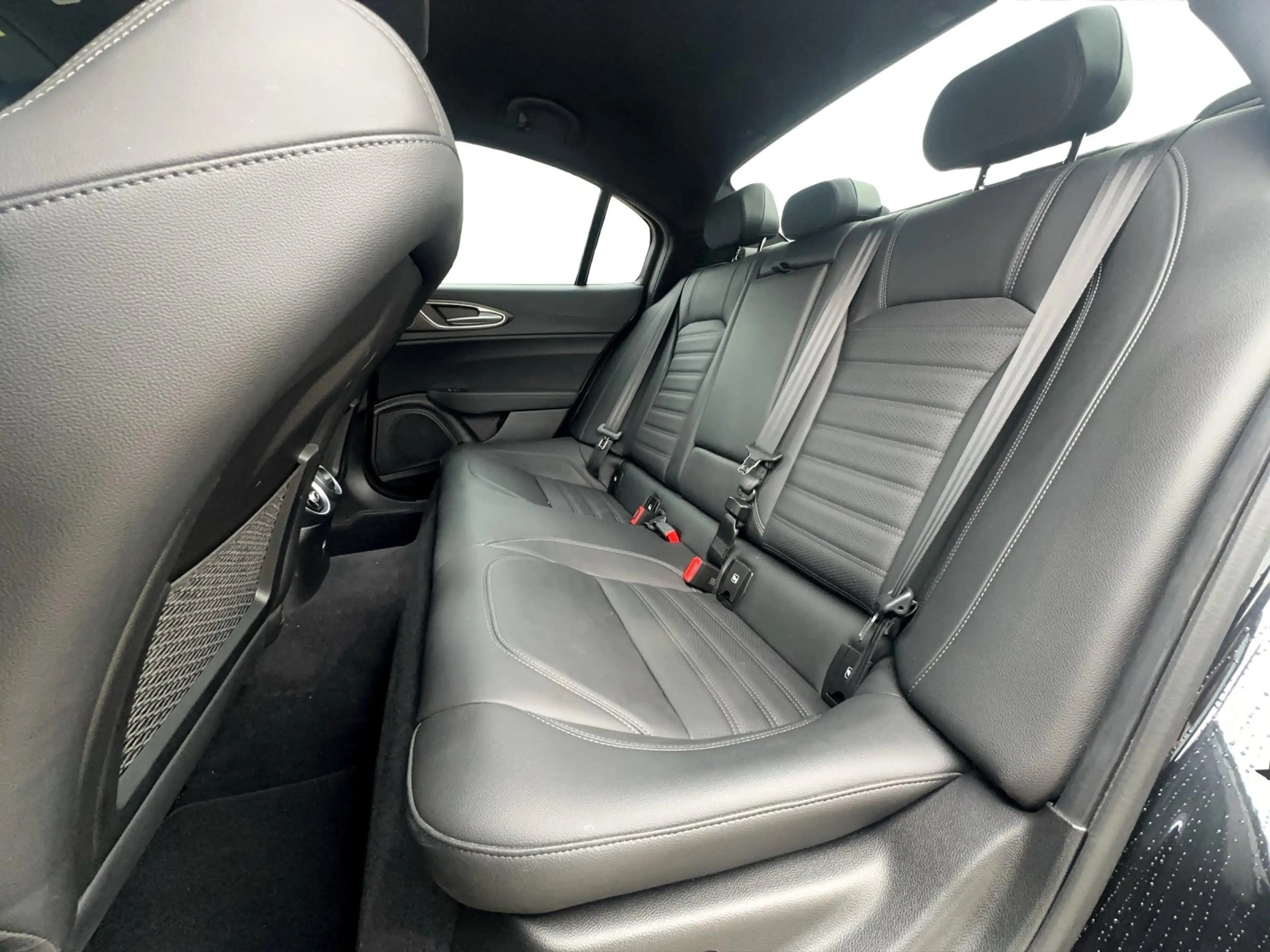 Alfa Romeo Giulia Quadrifoglio 2.9 V6 Bi-Turbo KAMERA SHZ — photo 12
