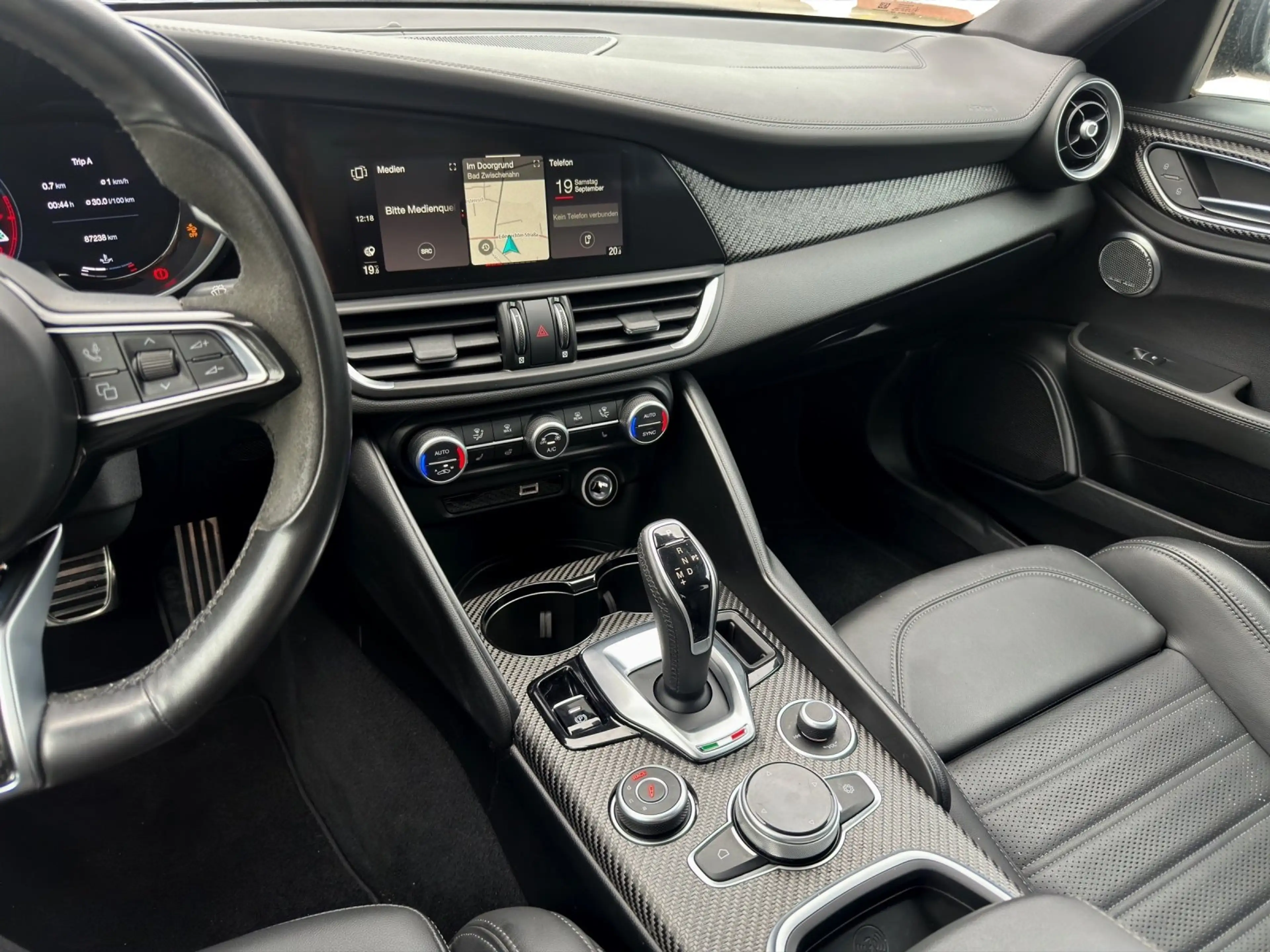 Alfa Romeo Giulia Quadrifoglio 2.9 V6 Bi-Turbo KAMERA SHZ — photo 15