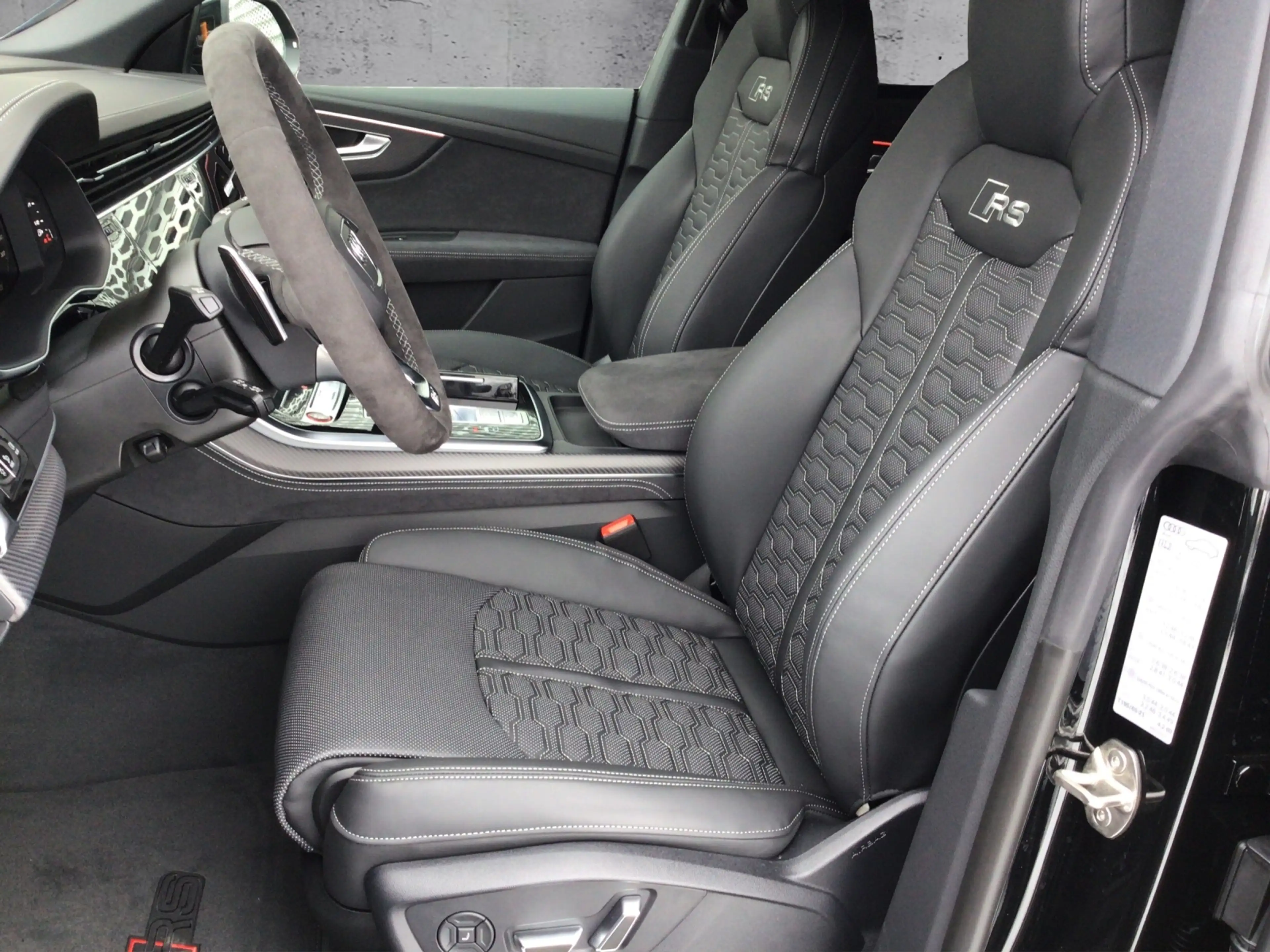 Audi RS Q8 performance 4.0 TFSI quat. PANO/STH — photo 5