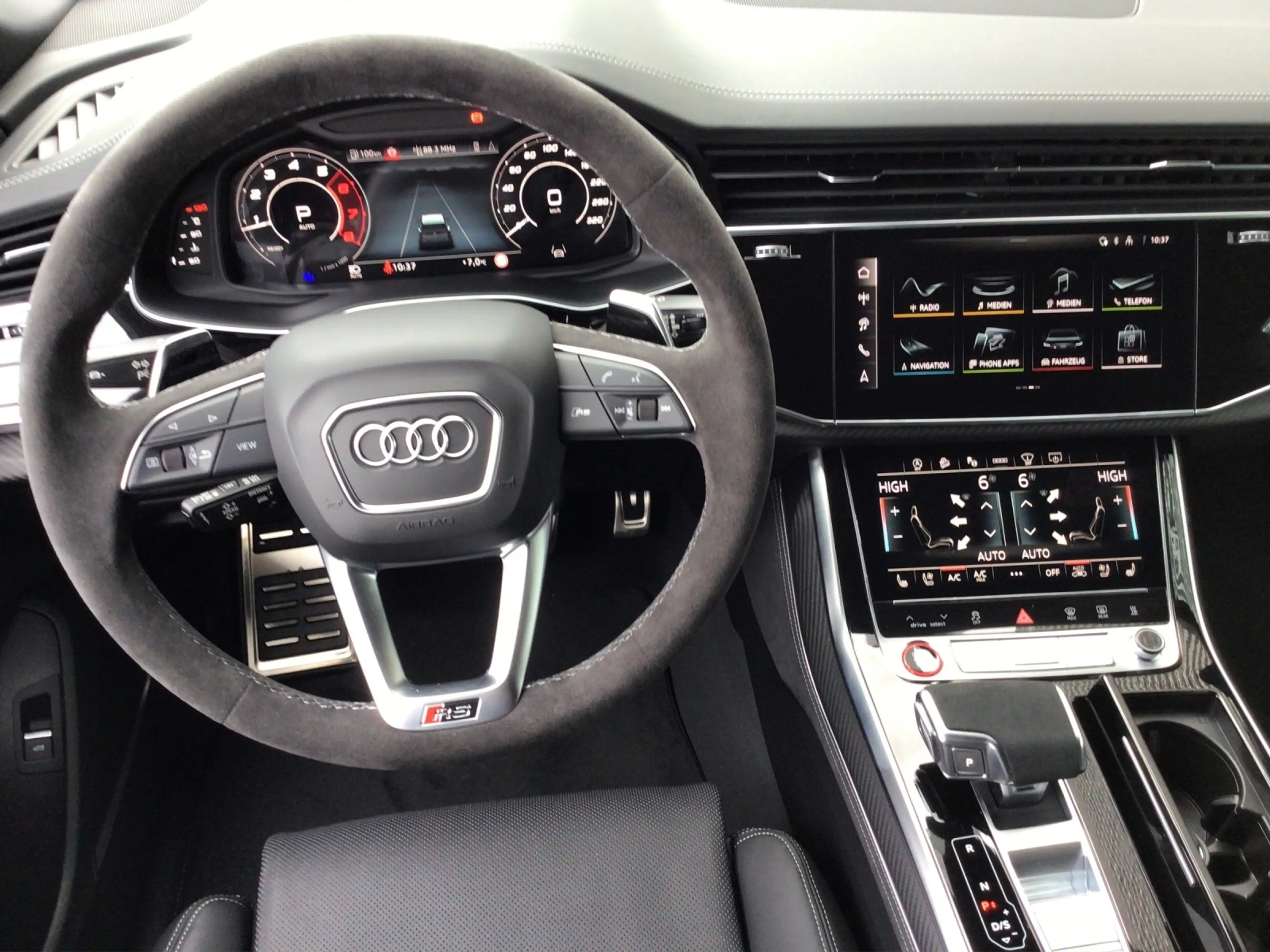 Audi RS Q8 performance 4.0 TFSI quat. PANO/STH — photo 8