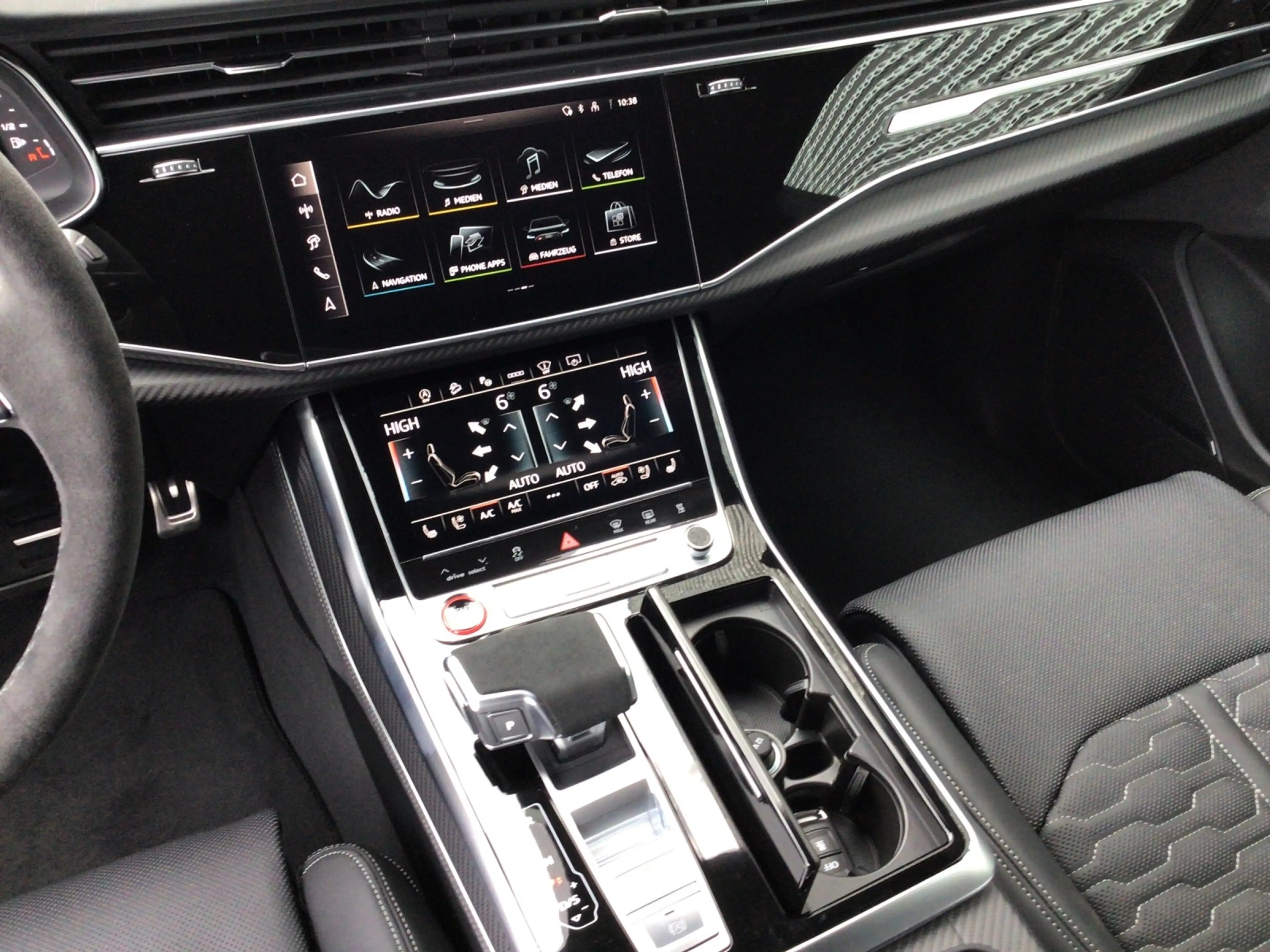 Audi RS Q8 performance 4.0 TFSI quat. PANO/STH — photo 9
