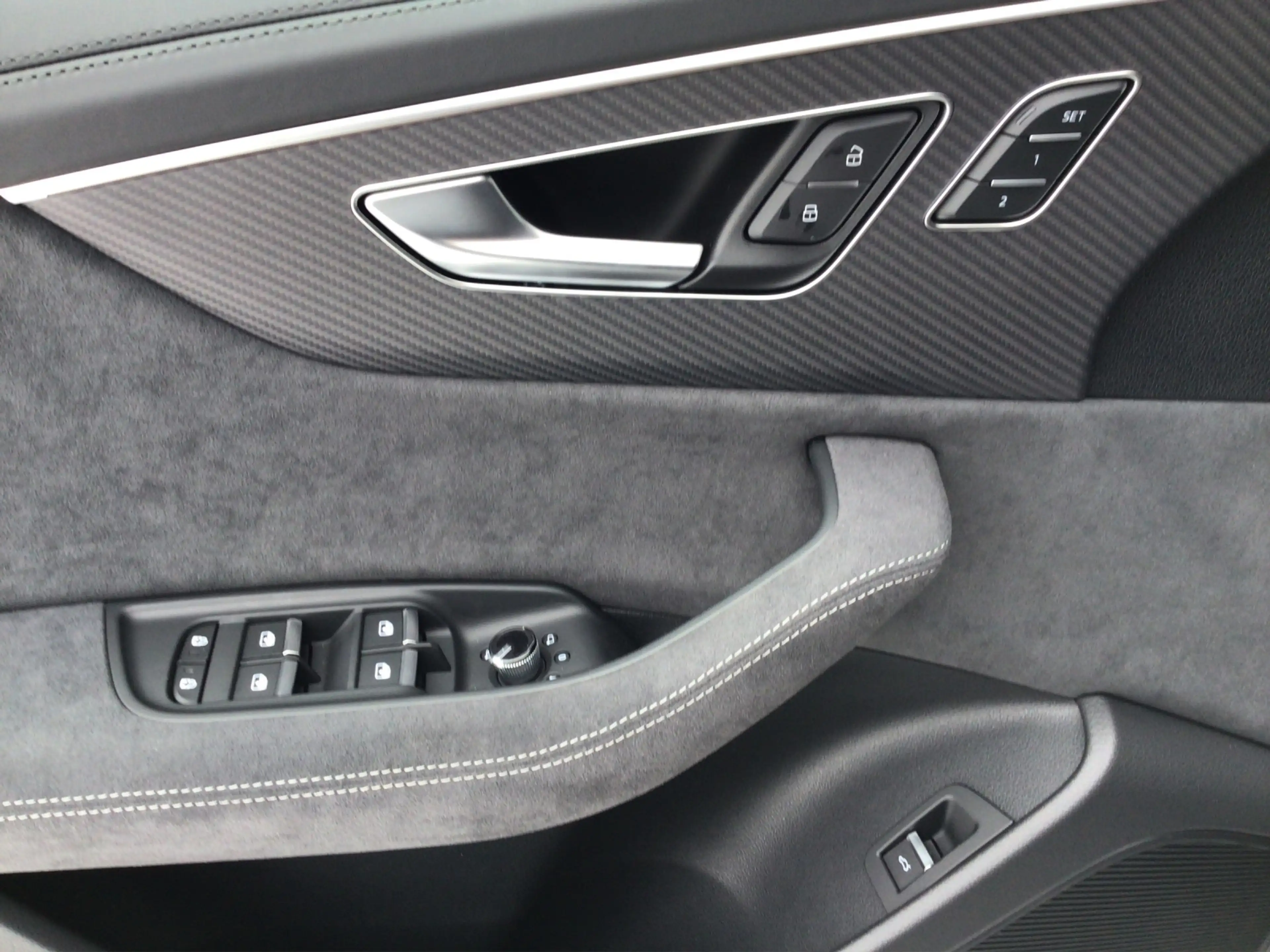 Audi RS Q8 performance 4.0 TFSI quat. PANO/STH — photo 7