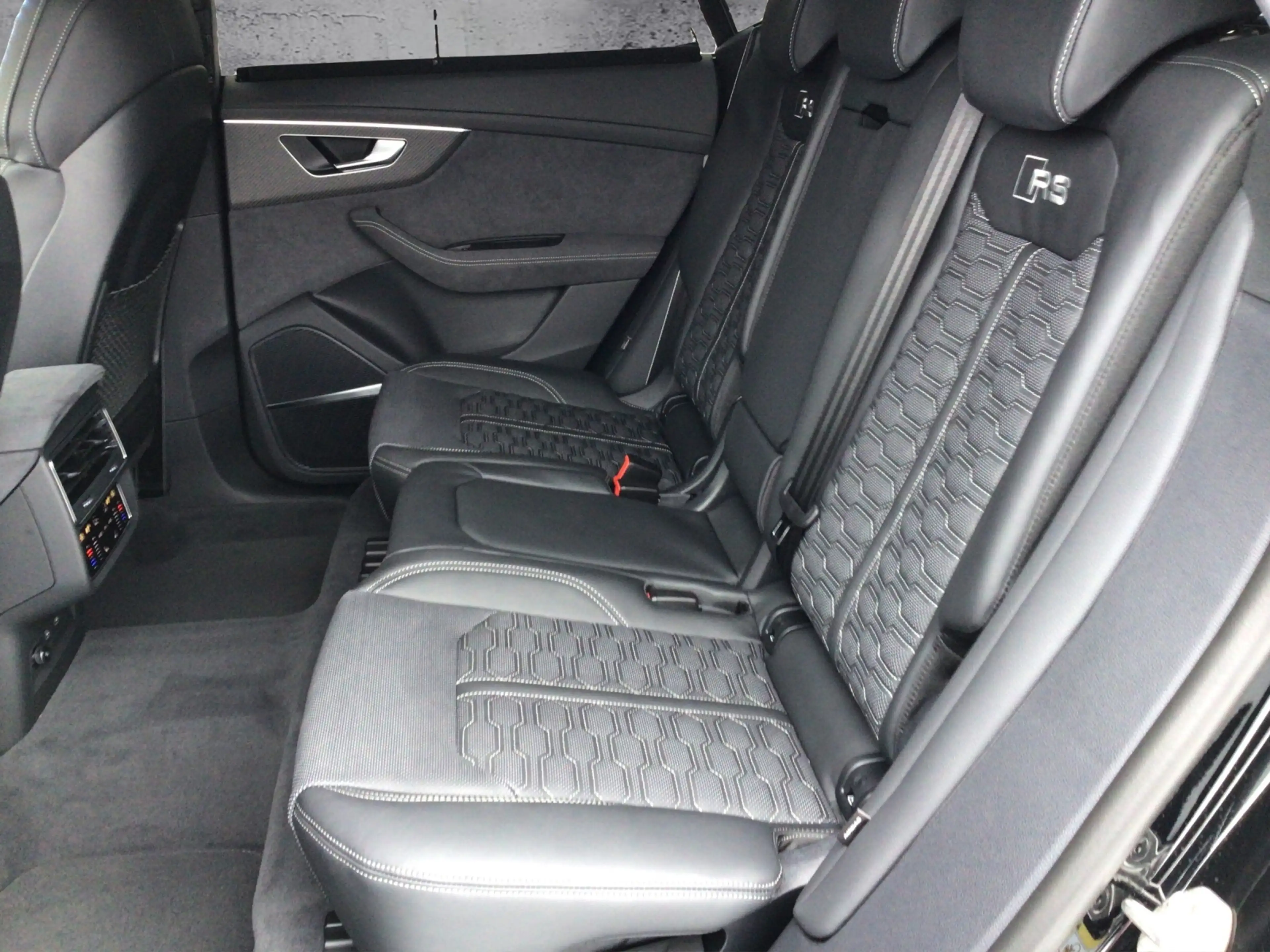 Audi RS Q8 performance 4.0 TFSI quat. PANO/STH — photo 10