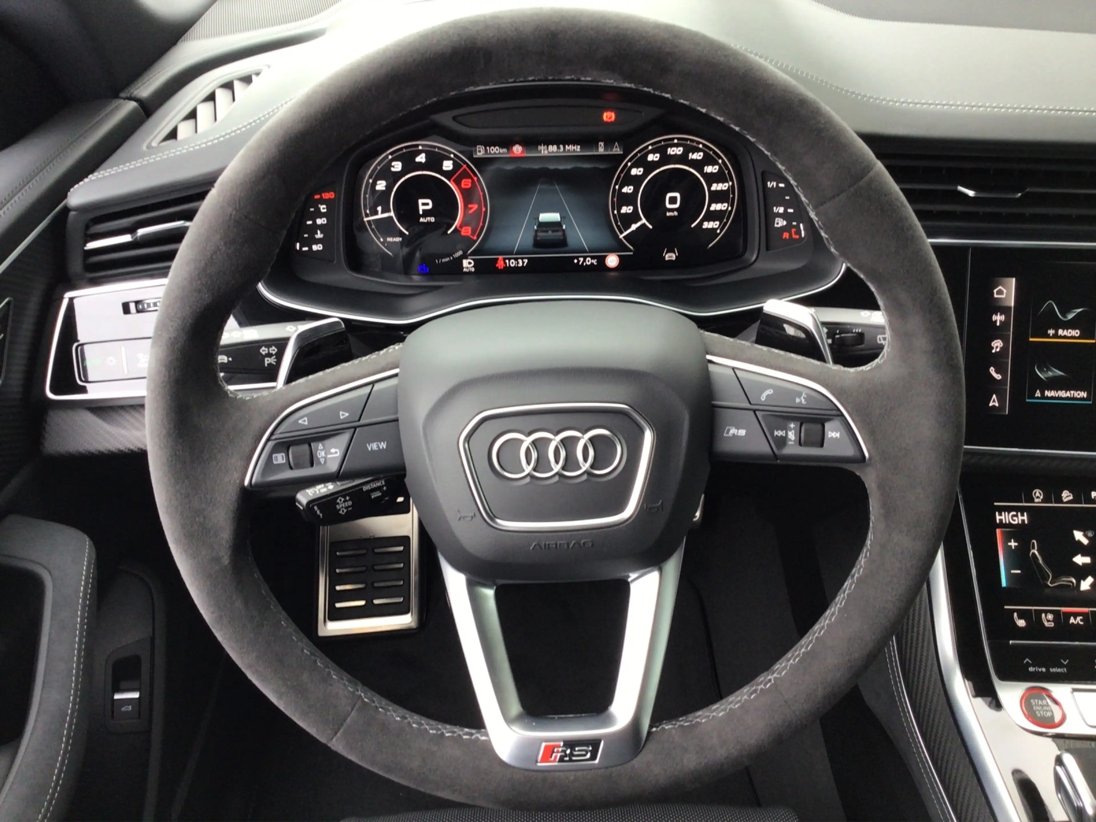 Audi RS Q8 performance 4.0 TFSI quat. PANO/STH — photo 6