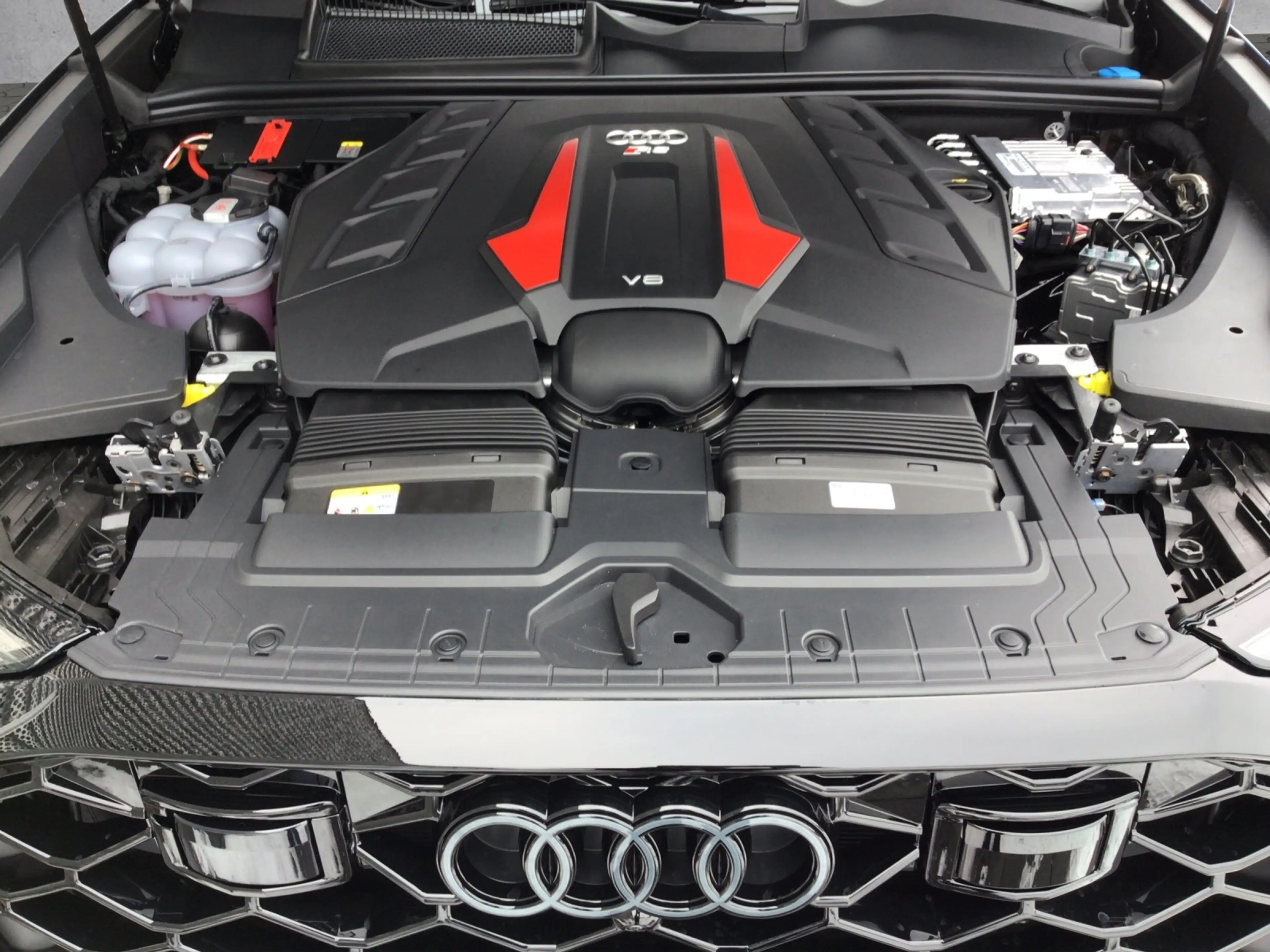 Audi RS Q8 performance 4.0 TFSI quat. PANO/STH — photo 12