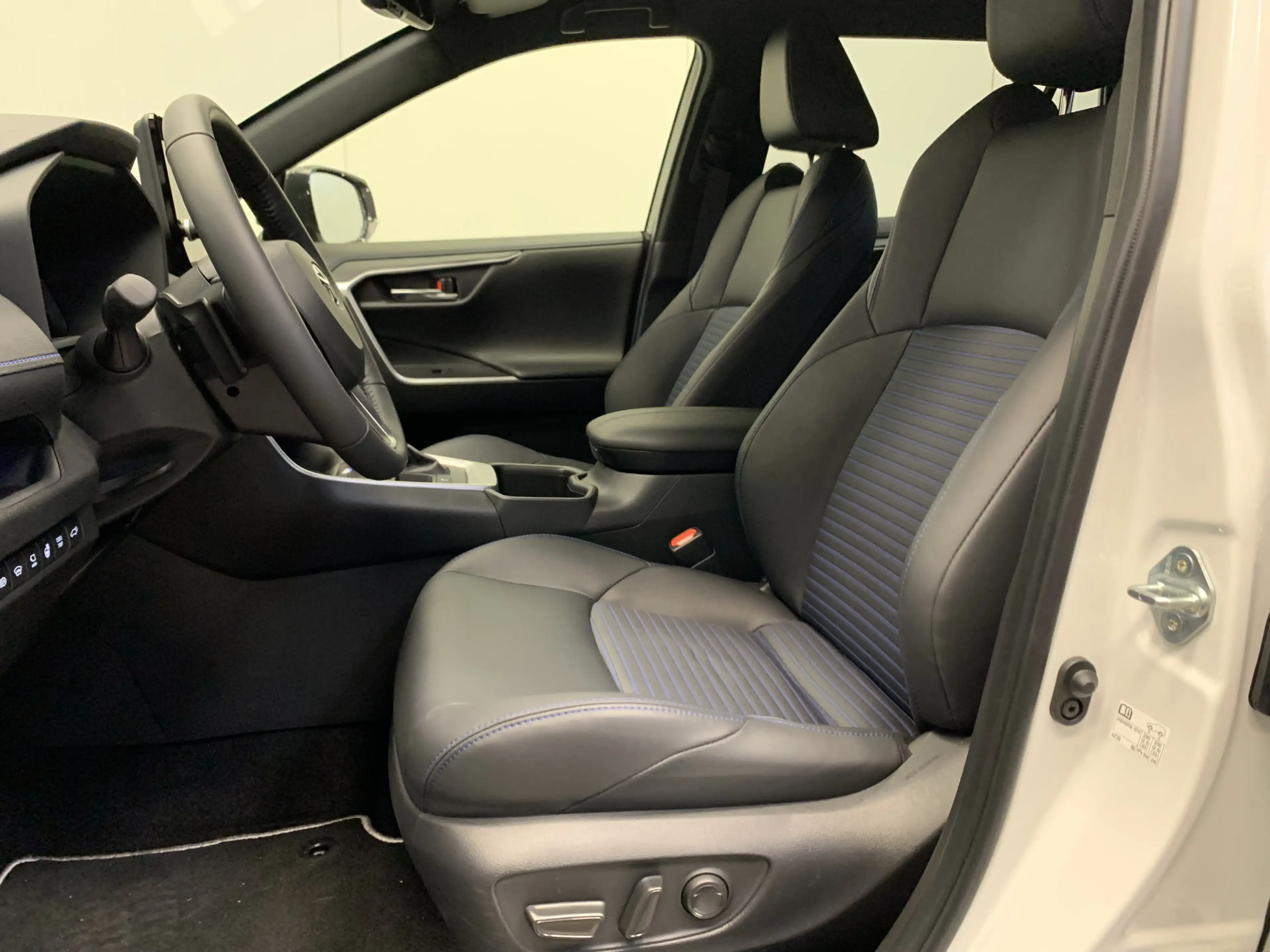 Toyota RAV 4 2.5 Hybrid Style TWOTONE-LEDER-360°CAMERA-JBL.SOUN — photo 3