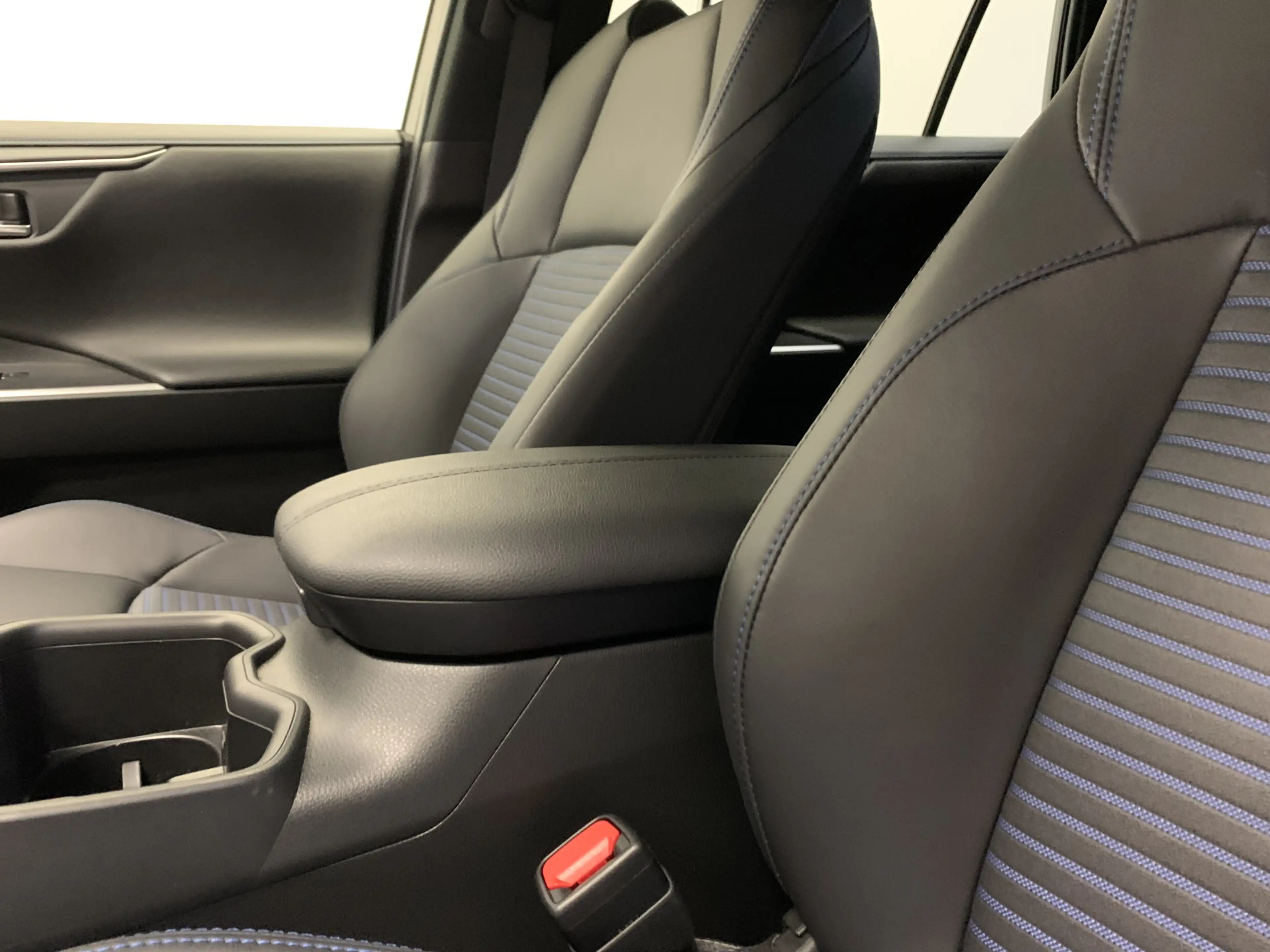 Toyota RAV 4 2.5 Hybrid Style TWOTONE-LEDER-360°CAMERA-JBL.SOUN — photo 41