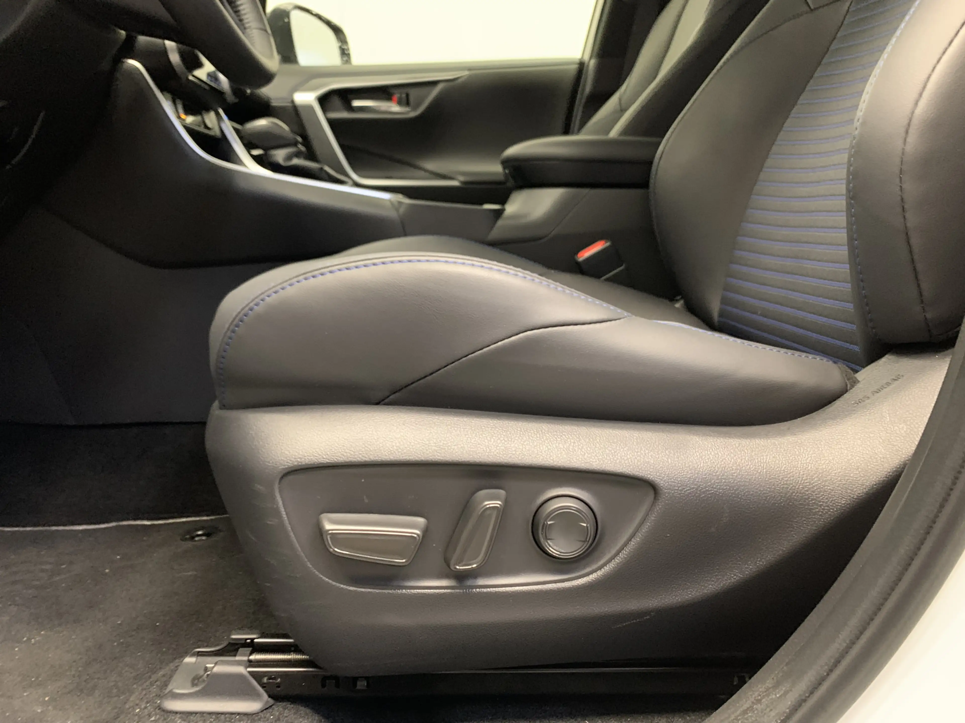 Toyota RAV 4 2.5 Hybrid Style TWOTONE-LEDER-360°CAMERA-JBL.SOUN — photo 39