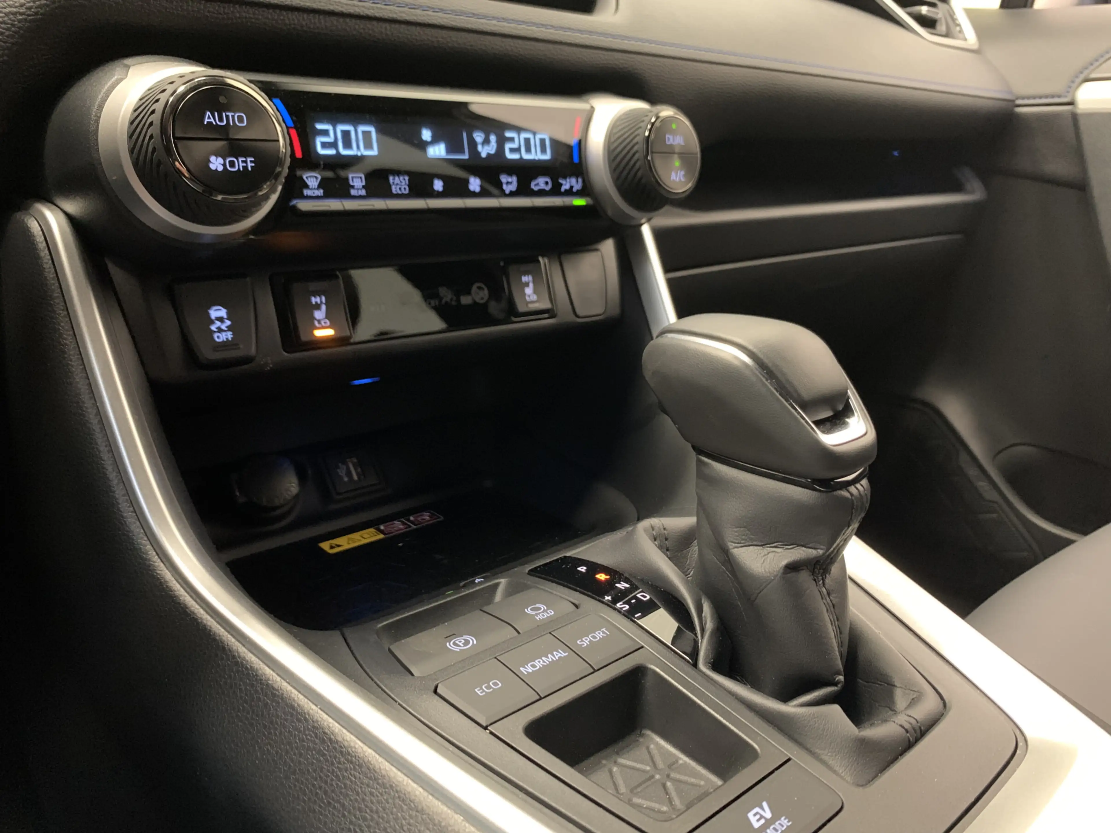 Toyota RAV 4 2.5 Hybrid Style TWOTONE-LEDER-360°CAMERA-JBL.SOUN — photo 9