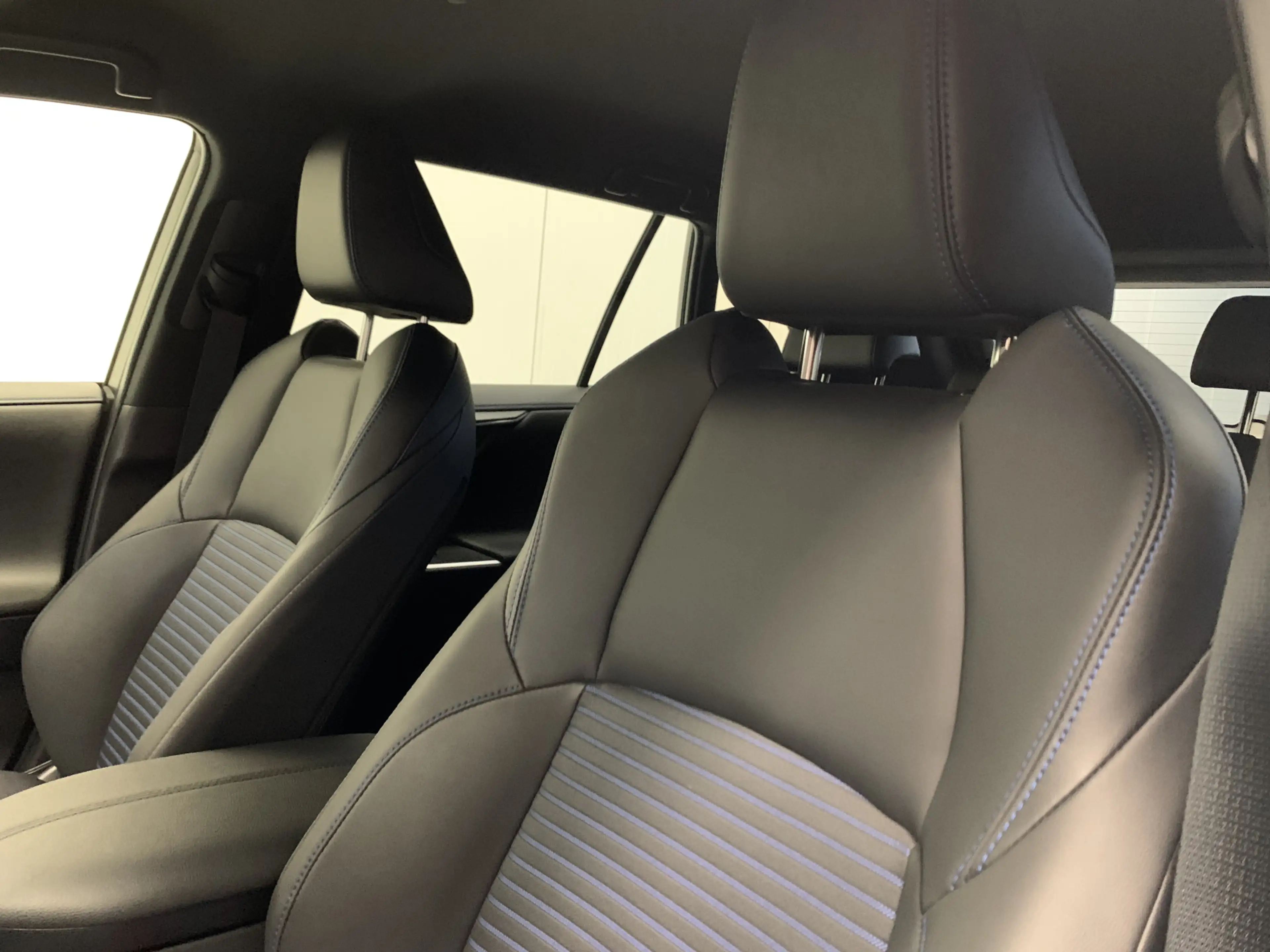 Toyota RAV 4 2.5 Hybrid Style TWOTONE-LEDER-360°CAMERA-JBL.SOUN — photo 40
