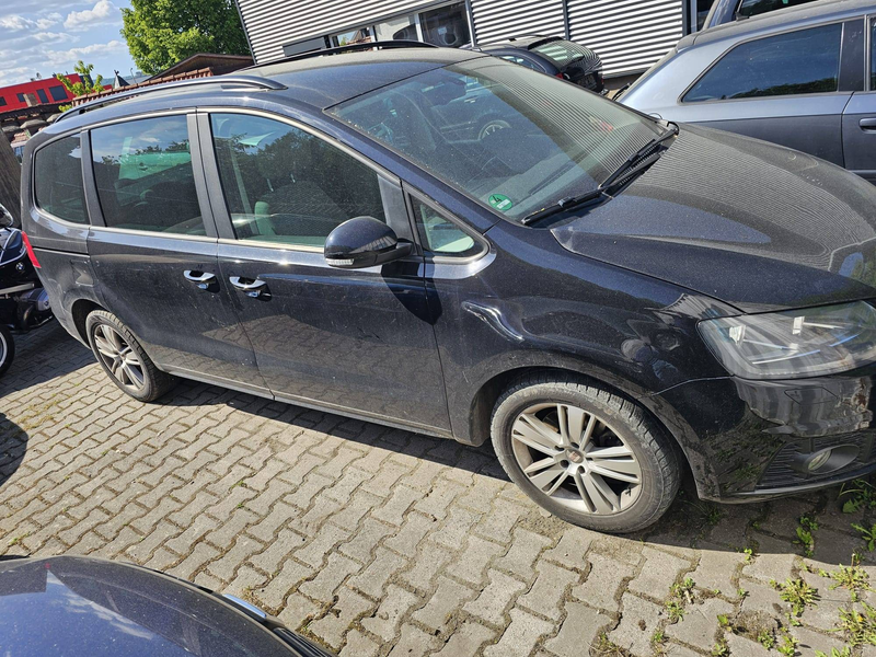 SEAT Alhambra 2.0 TDI DSG Style Scheckheft Tuv1/27 Navi SHZ PDC AHK