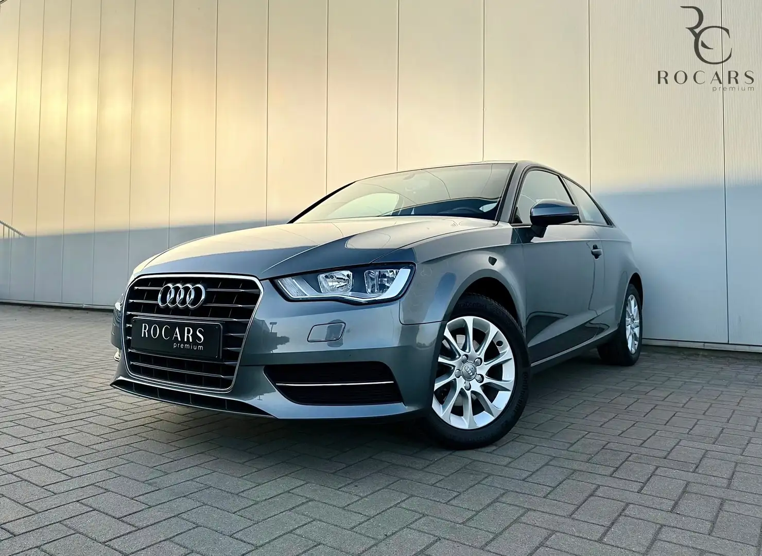 Audi A3 Sportback 1.6 TDi *GPS*CRUISE*RADARS*GARANTIE 1AN Gris - 1