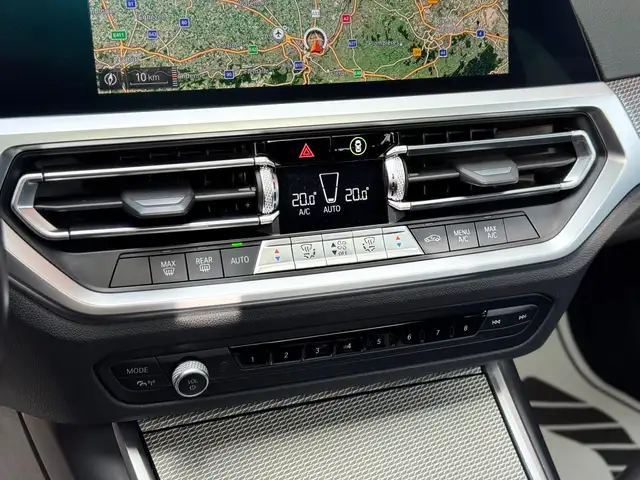 BMW 3 Series view 26