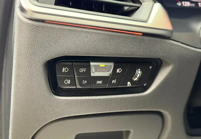 BMW 3 Series view 18