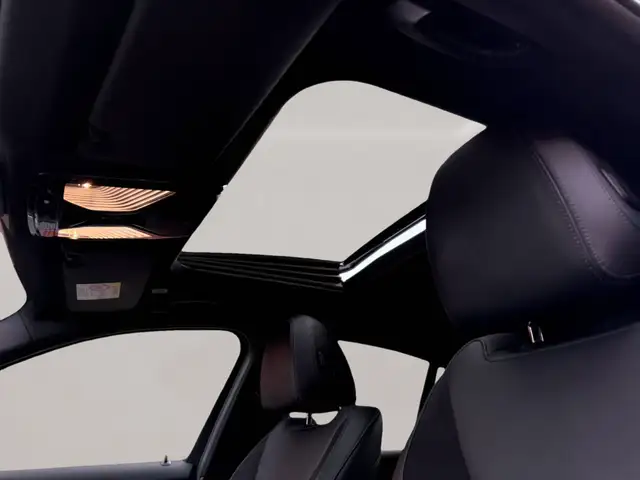 BMW 3 Series view 20