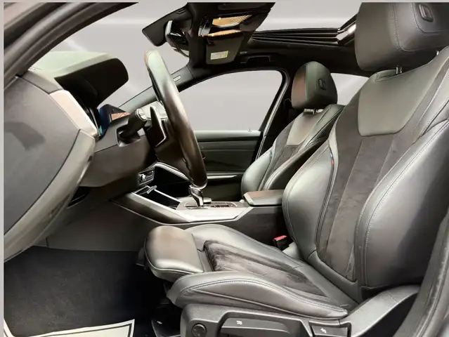 BMW 3 Series view 19