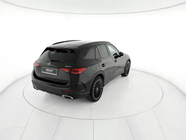 Mercedes-Benz GLC view 3