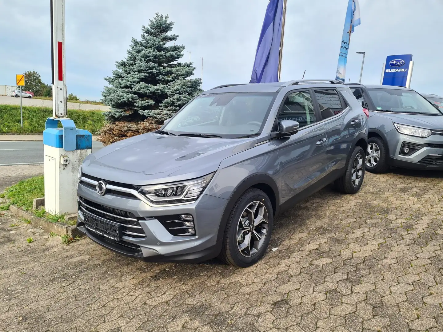 SsangYong Korando 1.6 DIESEL 2WD Aut. Quartz Grau - 1