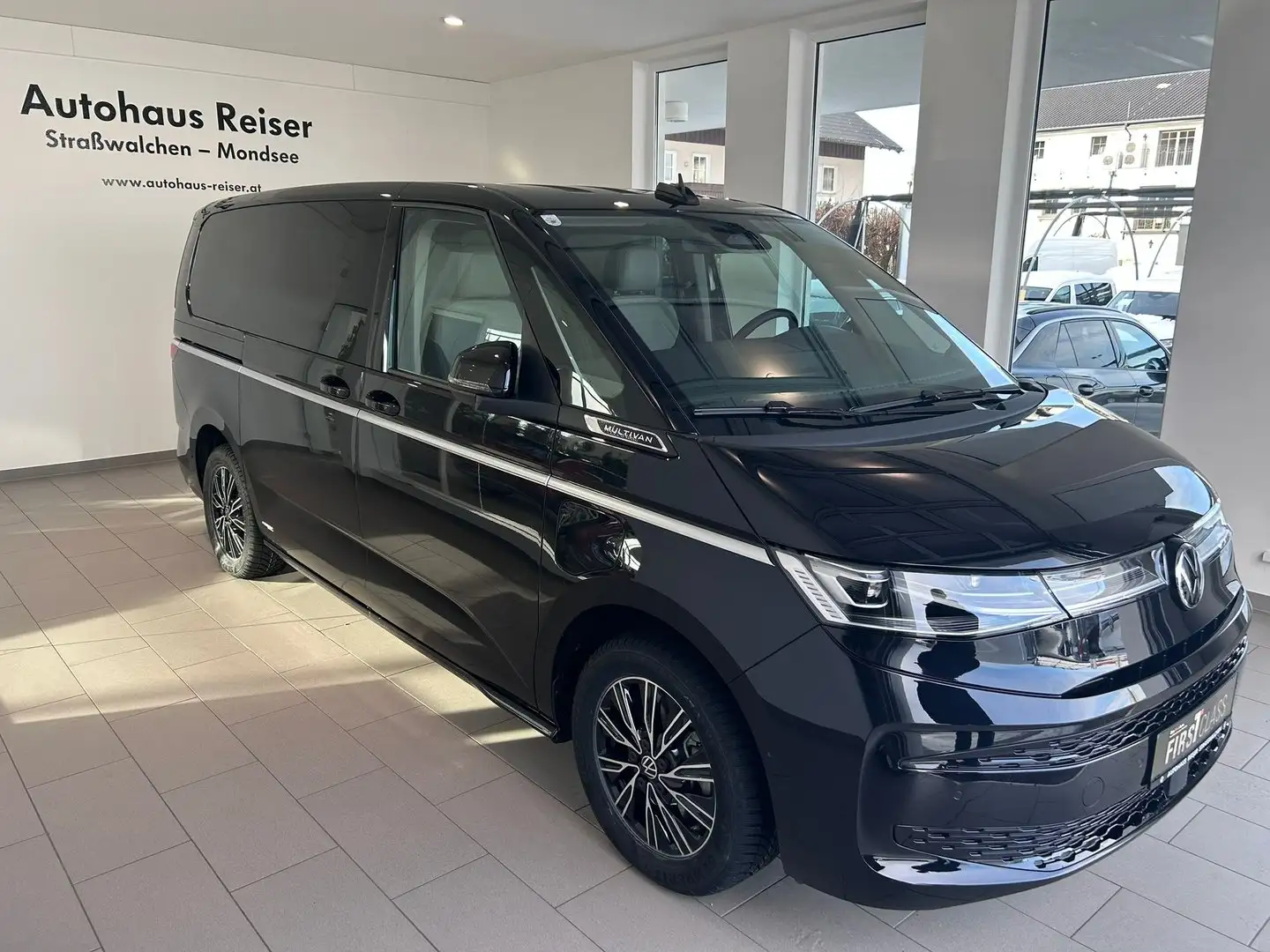 Volkswagen T7 Multivan VW T7 Multivan Style ÜH eHybrid 180 kW 4MOTION Schwarz - 2
