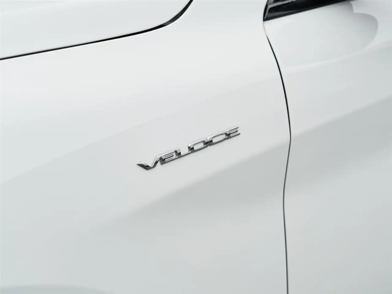 Alfa Romeo Stelvio снимка Alfa Romeo Stelvio