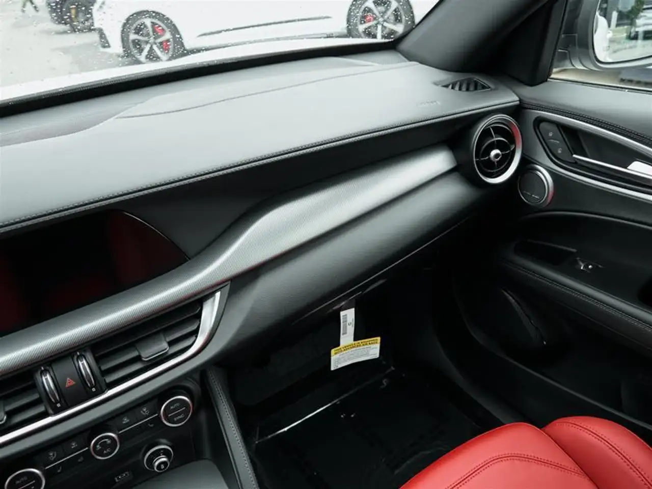 Alfa Romeo Stelvio снимка Alfa Romeo Stelvio