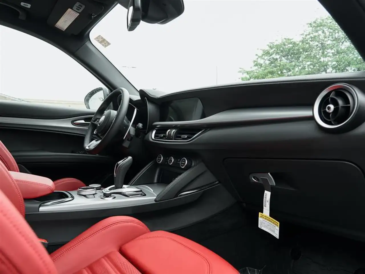 Alfa Romeo Stelvio снимка Alfa Romeo Stelvio