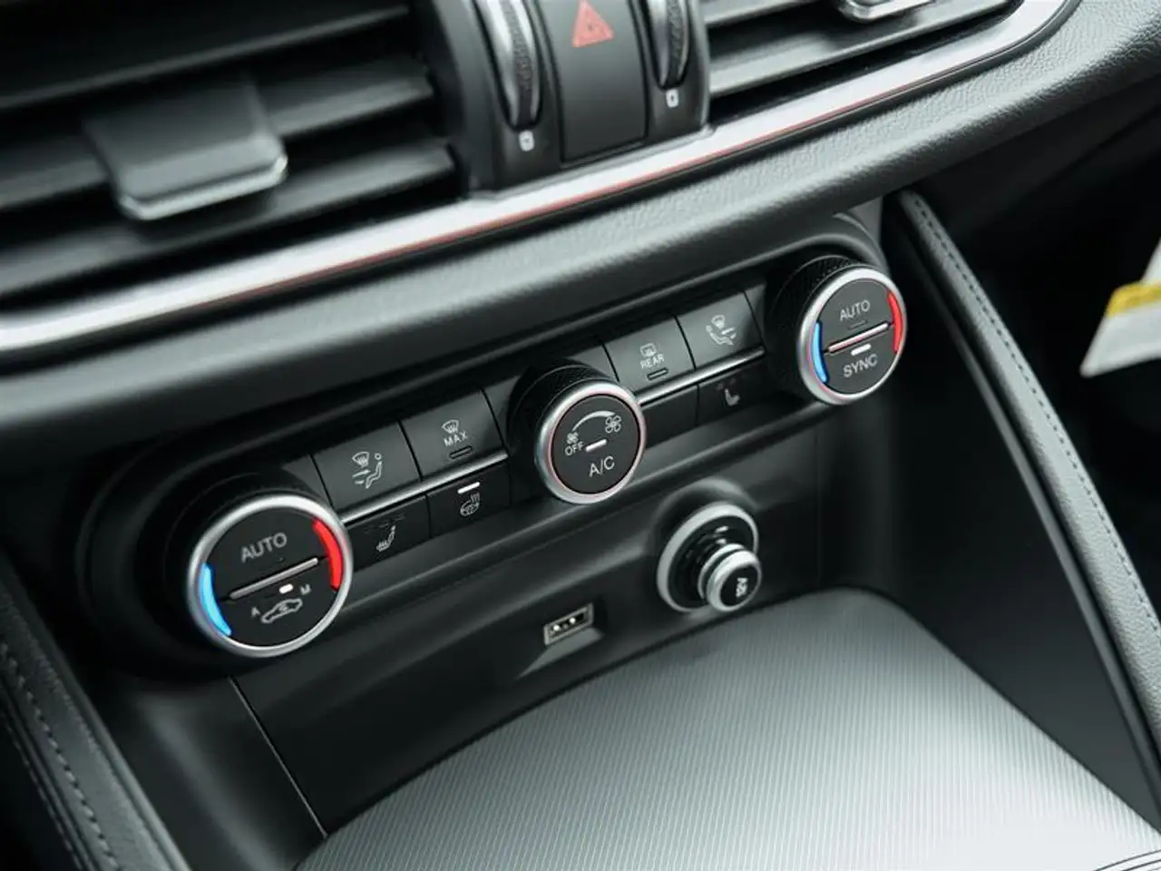 Alfa Romeo Stelvio снимка Alfa Romeo Stelvio