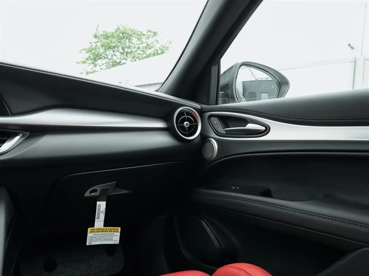 Alfa Romeo Stelvio снимка Alfa Romeo Stelvio