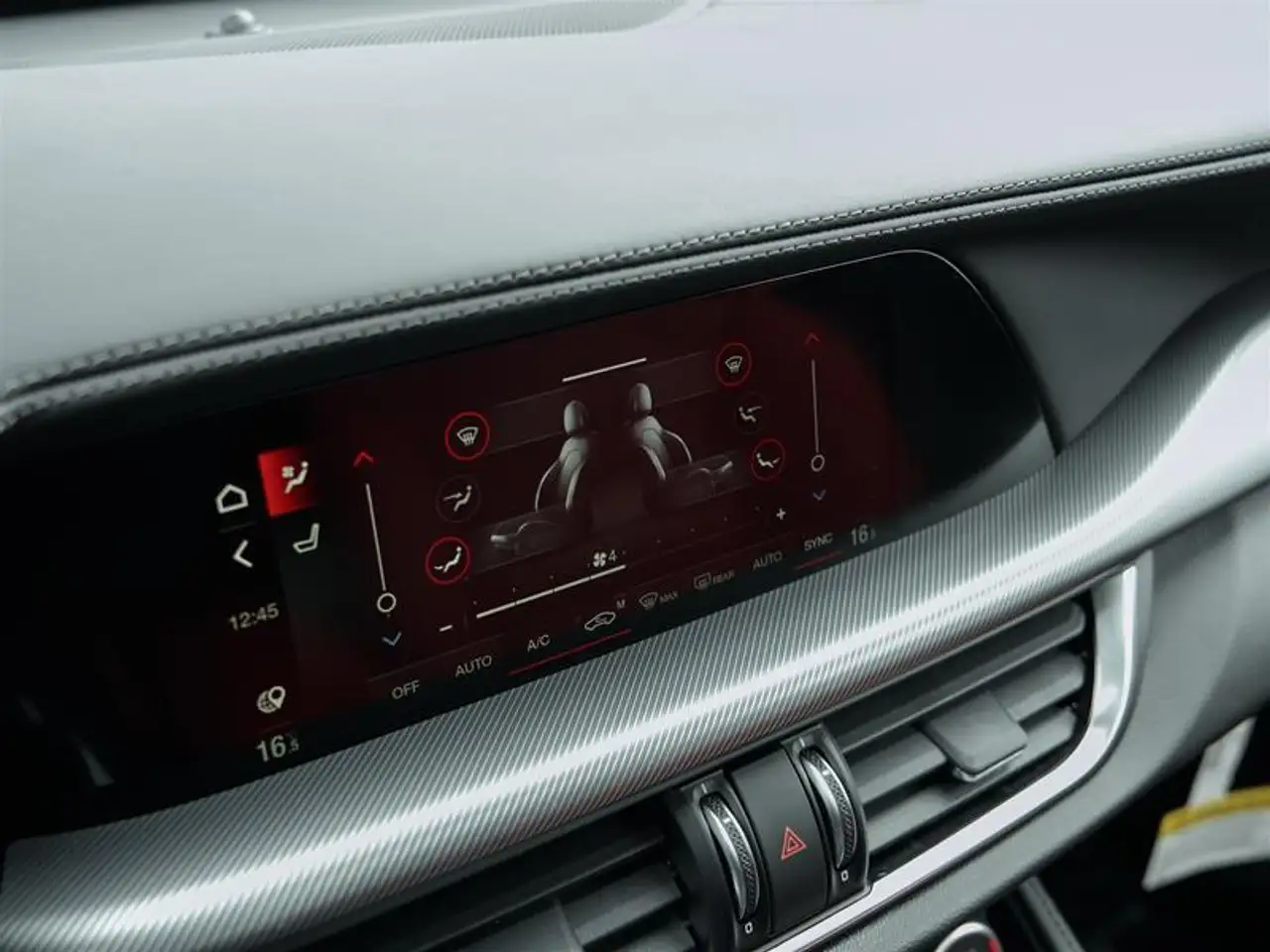 Alfa Romeo Stelvio снимка Alfa Romeo Stelvio