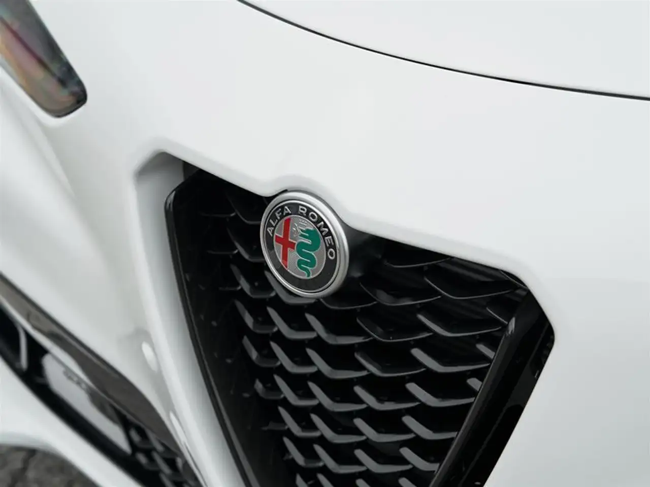 Alfa Romeo Stelvio снимка Alfa Romeo Stelvio