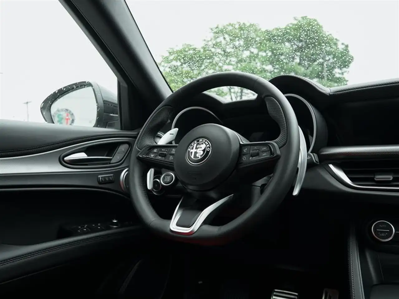 Alfa Romeo Stelvio снимка Alfa Romeo Stelvio