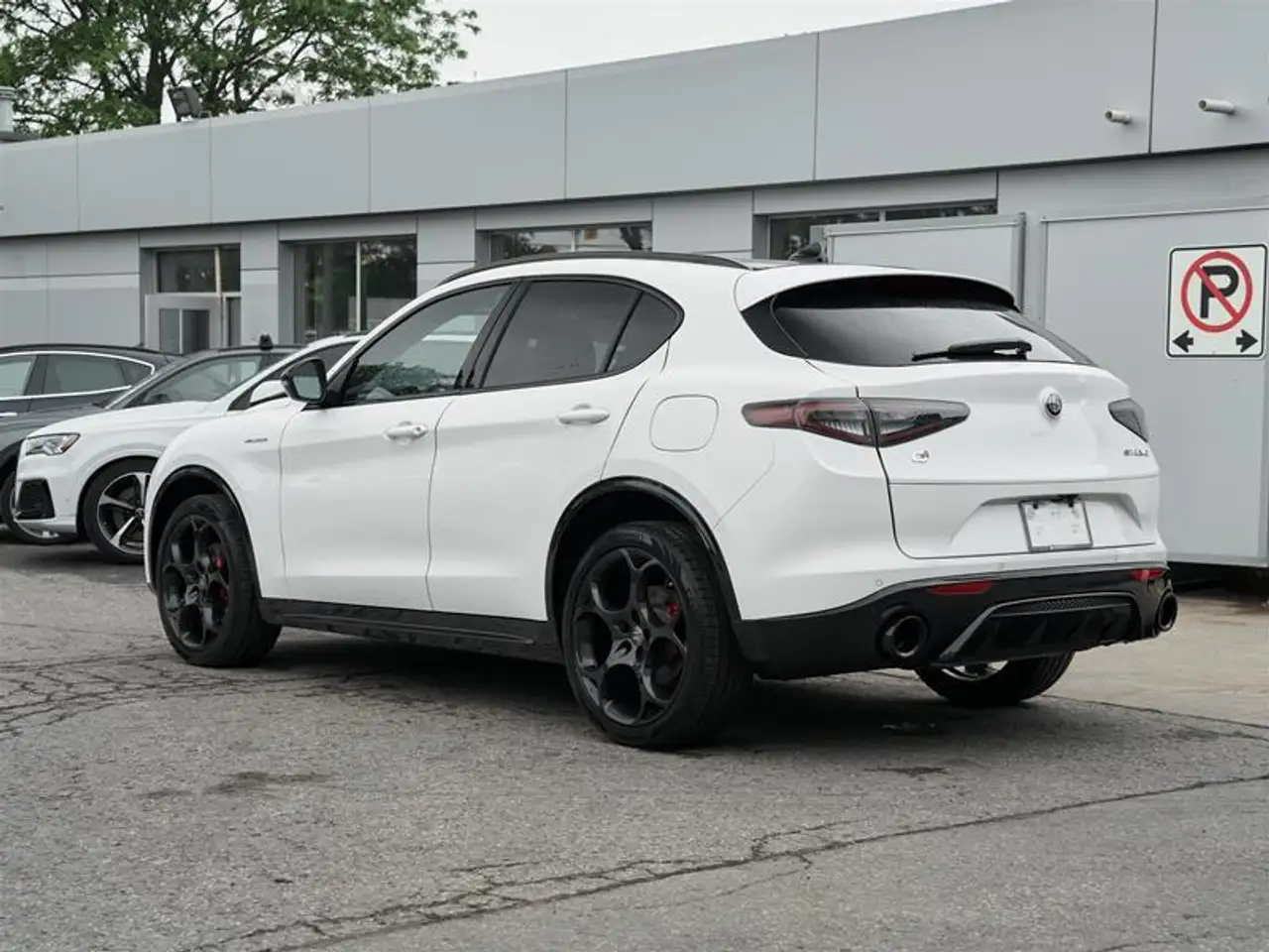 Alfa Romeo Stelvio снимка Alfa Romeo Stelvio