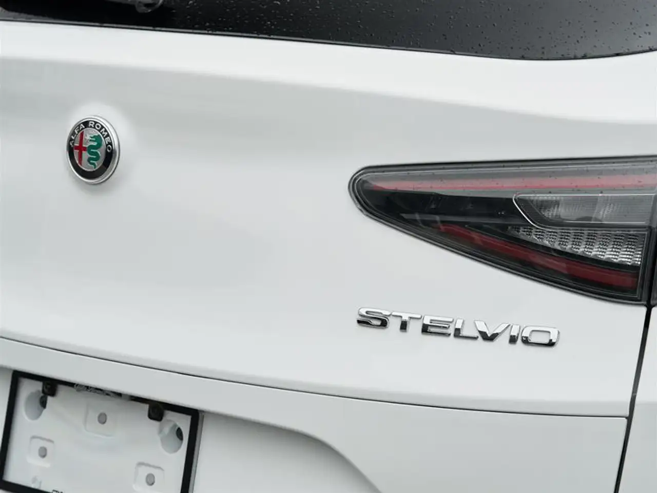 Alfa Romeo Stelvio снимка Alfa Romeo Stelvio