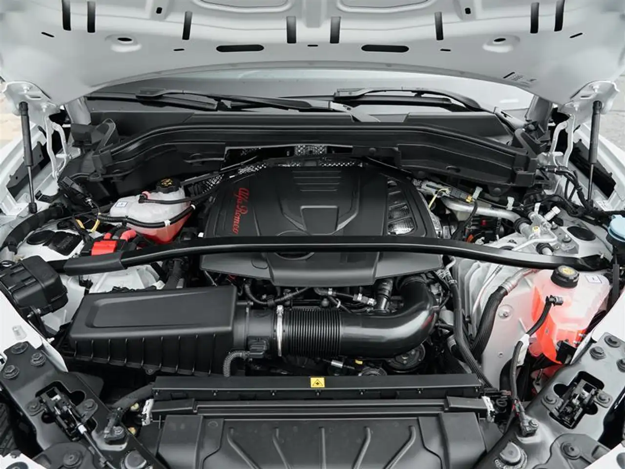 Alfa Romeo Stelvio снимка Alfa Romeo Stelvio