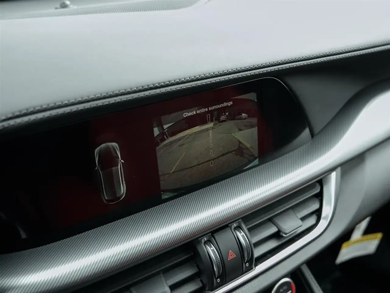 Alfa Romeo Stelvio снимка Alfa Romeo Stelvio