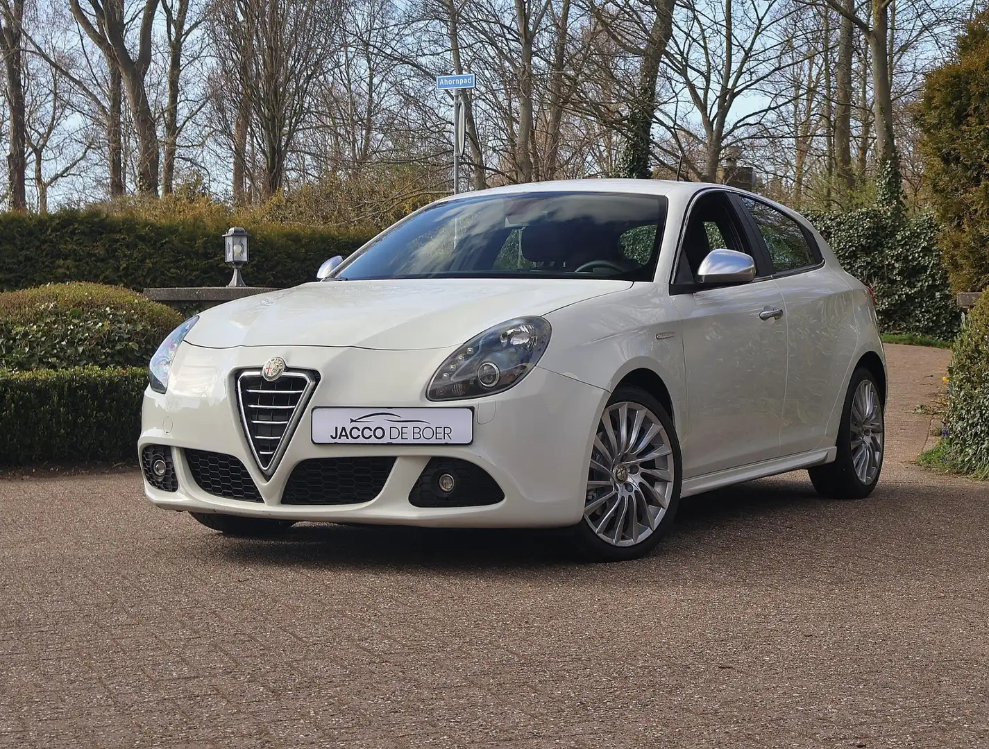 Alfa Romeo Giulietta 1.4T 170pk Automaat Sportpack 18"/Xenon/Pdc/Blueto Bianco - 1
