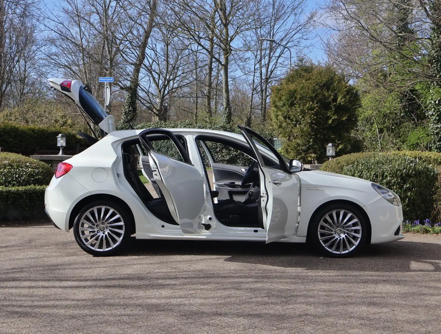 Alfa Romeo Giulietta 1.4T 170pk Automaat Sportpack 18"/Xenon/Pdc/Blueto Bianco - 2