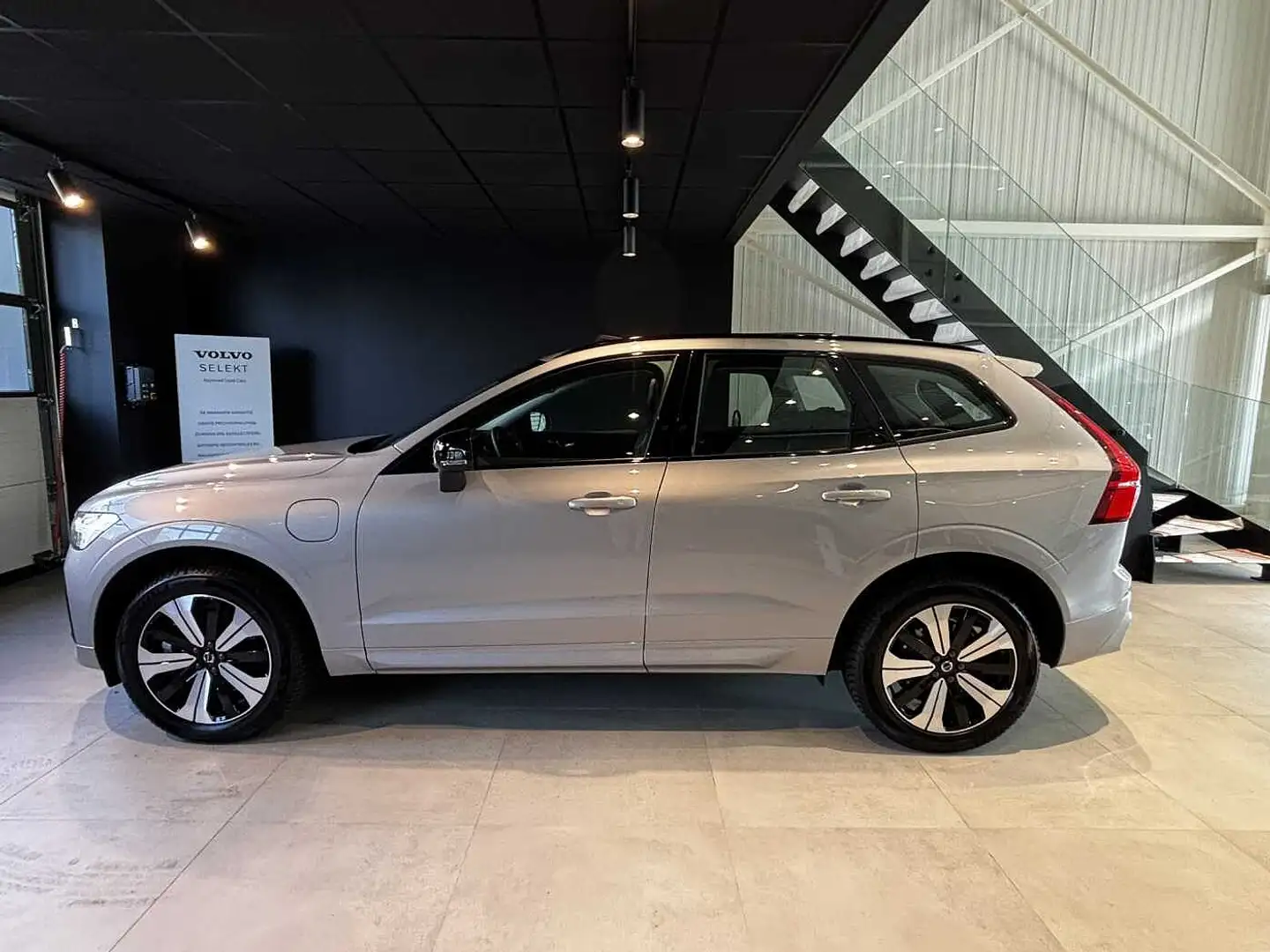 Volvo XC60 Plus, T6 AWD Plug-in hybrid, Elektrisch/benzine, D Argento - 2