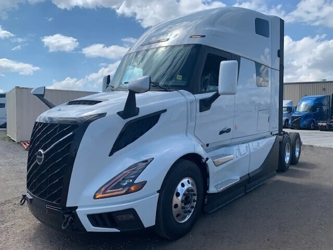 【SALE】TEKNO VOLVOLartbitLostragnTruck 2027 Volvo VNL64T-860 | 10 km Others for sale by SHEEHAN'S TRUCK