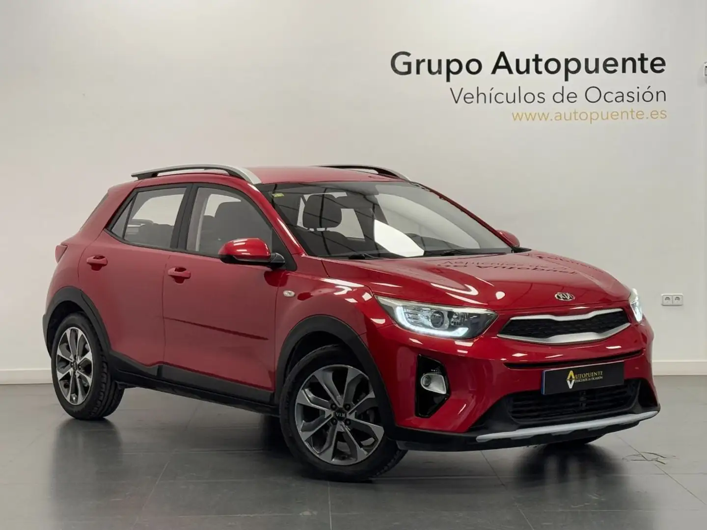 Kia Stonic CONCEPT Красный - 1