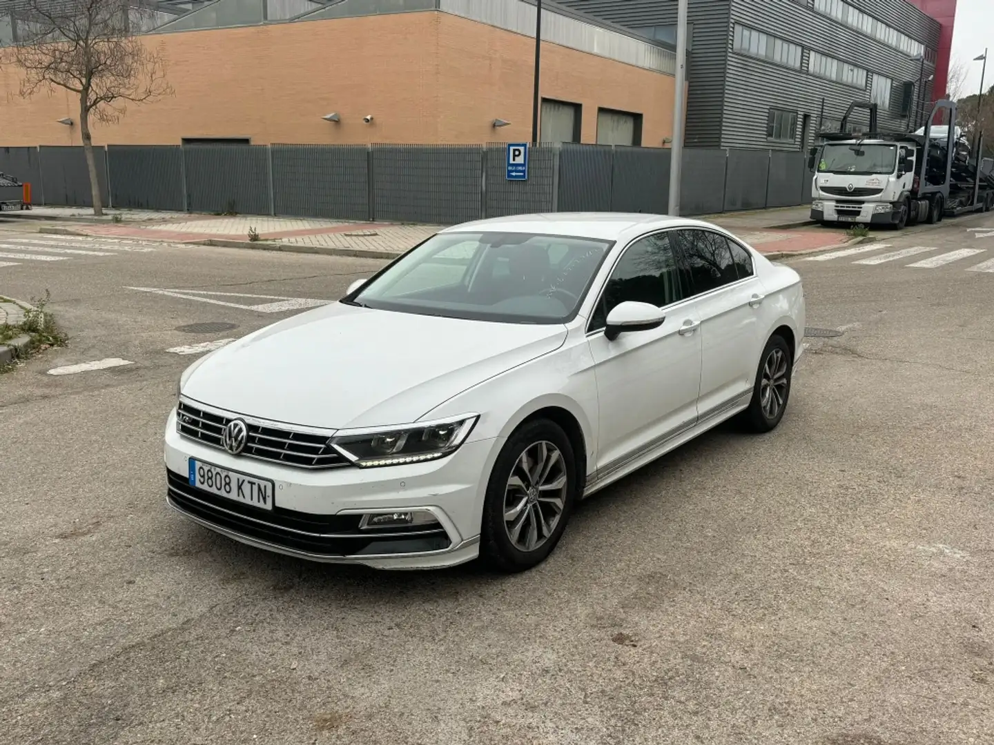 Volkswagen Passat 2.0TDI R-Line DSG7 110kW Weiß - 1