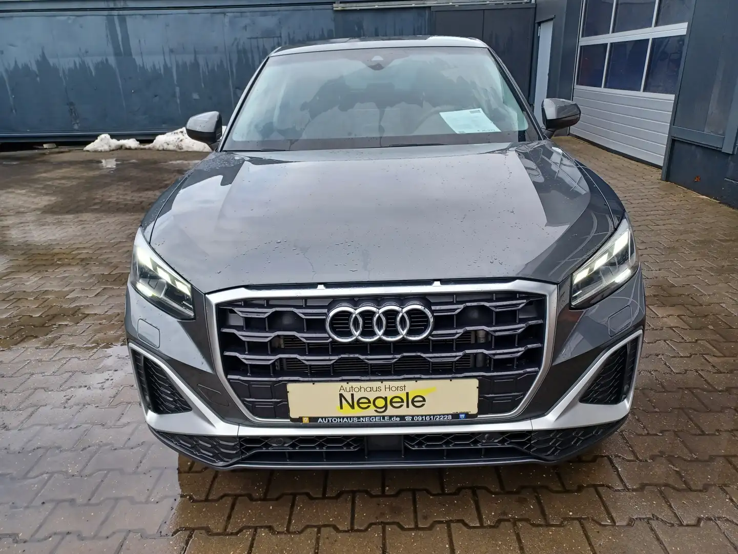 Audi Q2 35 TFSI S line Automatik Grau - 1