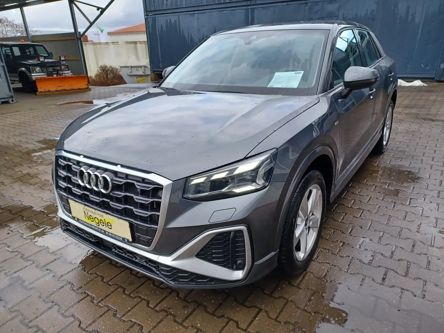 Audi Q2 35 TFSI S line Automatik Grau - 2