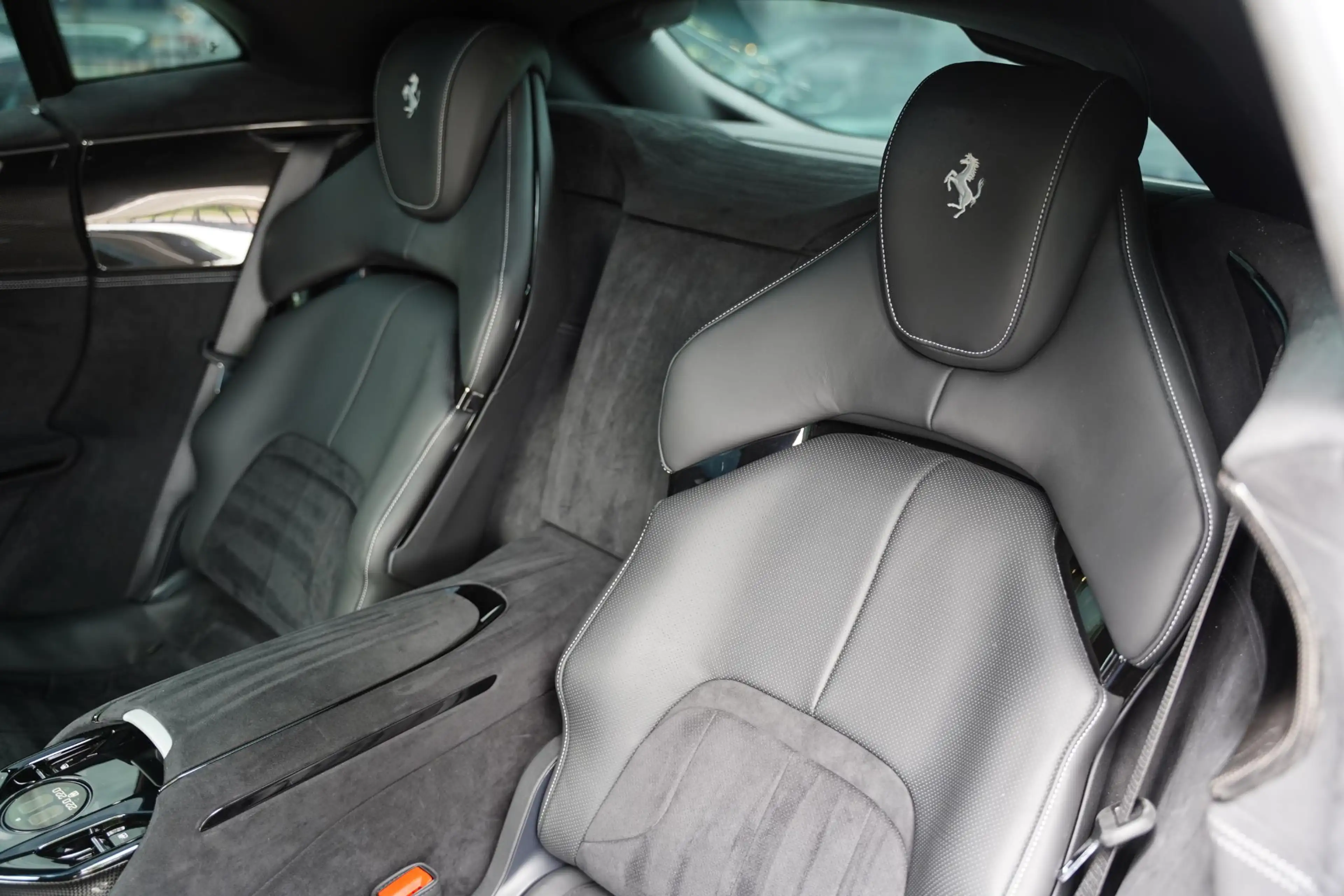 Ferrari Purosangue 6.5 V12 / Full PPF / Full Carbon Pack / Retrofit S — photo 9