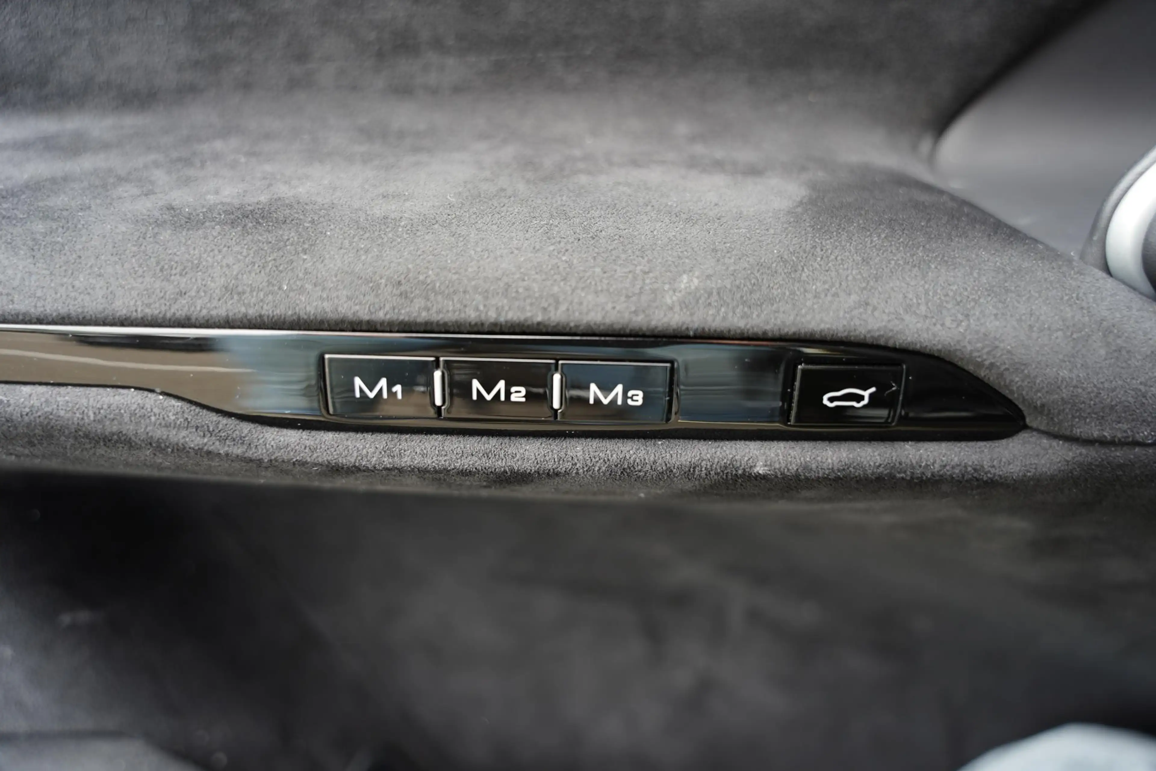 Ferrari Purosangue 6.5 V12 / Full PPF / Full Carbon Pack / Retrofit S — photo 21