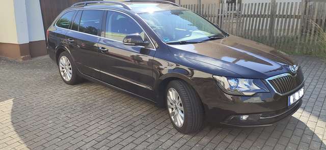 Imagine Skoda Superb Skoda Superb 2 Combi 2.0 TDI Leder, Kamera, Ambi