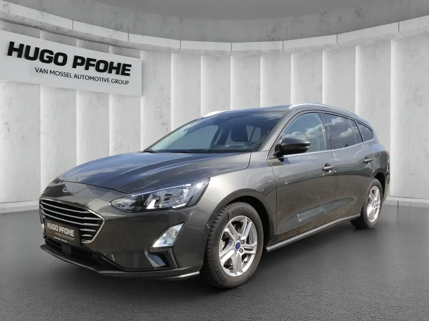 Ford Focus Cool & Connect 1.0 Turnier Grijs - 1